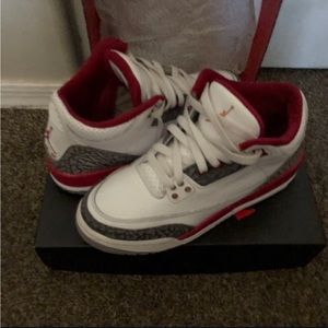 Size 6.5y (6.5 in men’s) (8 in women’s) shoes only worn about 2-3 box included.